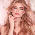 Carica l'immagine nel visualizzatore della galleria, Charlotte Tilbury Cheek to chic Pillow Talk
